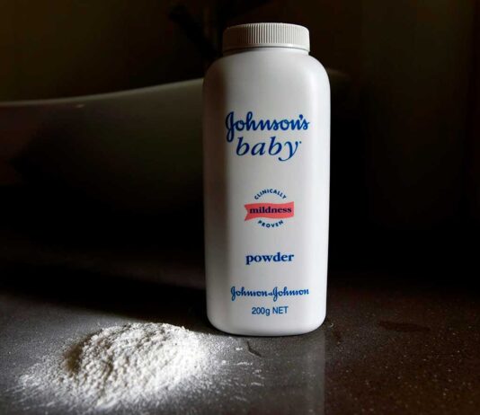 Johnson & Johnson suspende venta de sus talcos en el mundo