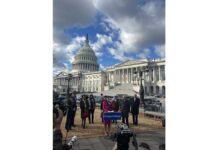 Legisladores demócratas piden a Biden anular nuevas restricciones de asilo