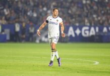 Chicharito marca de chilena en el nuevo anuncio 3D de la MLS en Times Square
