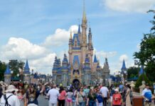 DeSantis firma ley que pone fin al «reino corporativo» de Disney en Florida