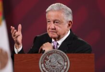 Presidente de México acepta reunirse con el abogado de Pedro Castillo
