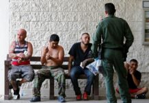 Ponen a prueba brazalete para vigilancia de inmigrantes indocumentados