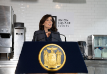 Preparan hangar en aeropuerto John F. Kennedy de Nueva York para albergar mil inmigrantes