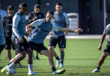 Messi y Busquets, sonrientes en entrenamiento