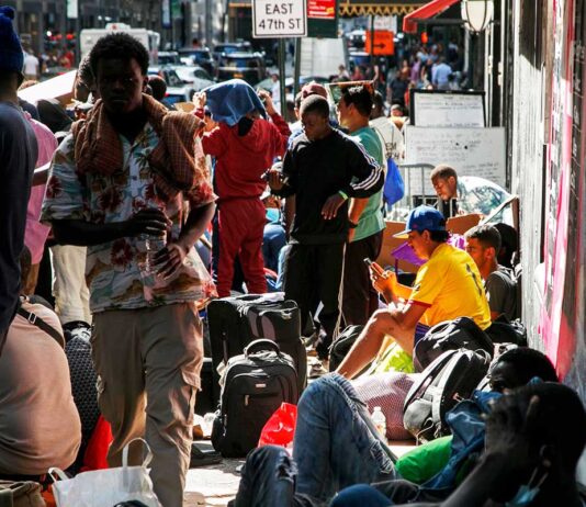 EE.UU. lanza un programa de reunificación familiar para migrantes ecuatorianos