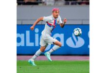 FC Barcelona cede al mexicano Julián Araujo