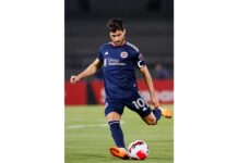 Carles Gil renueva con New England Revolution