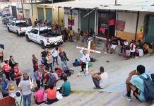 Con viacrucis representan el sufrimiento de la travesía migratoria