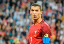 Ronaldo suspendido y multado por gestos obscenos