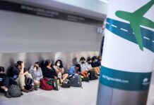 Unos 4.500 vuelos demorados, 1.700 cancelados y lento paso aduanero deja en EEUU el fallo
