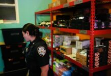 Redada contra venta ilegal de marihuana