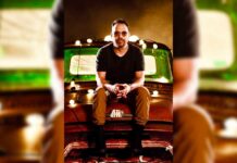 Cantautor ecuatoriano Juan F. Velasco celebra 25 años