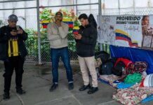 Dos venezolanos en huelga de hambre frente a ONU piden que Consejo trate crisis venezolana