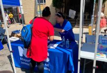 Nueva York firma acuerdo para albergar inmigrantes con niños