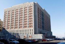 Acusan de asesinato a reos del penal de Brooklyn que alberga a JOH y García Luna