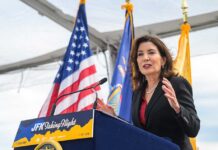 Hochul celebra la creación de la oficina de acceso lingüístico de NY