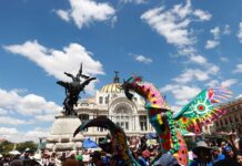 Desfile de alebrijes inicia festividades de Día de Muertos
