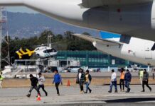 Visten de militar vuelos de repatriación para disuadir a los inmigrantes