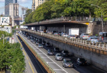 Pase de camiones pesados en el BQE se reduce en 60%