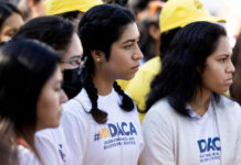 Tribunales ordenan que DACA avance