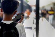 NY se prepara para prohibir celulares en la escuela