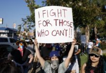 Florida anuncia protección para agentes de ICE y “no tolerará” protestas como California