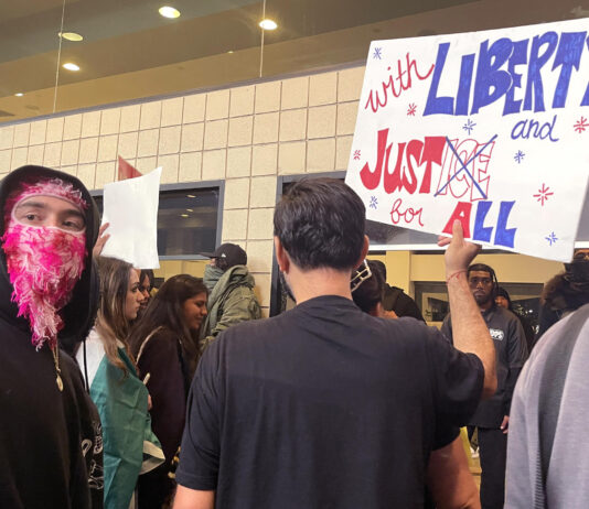 ICE traslada migrantes a más prisiones federales, una de Nueva York