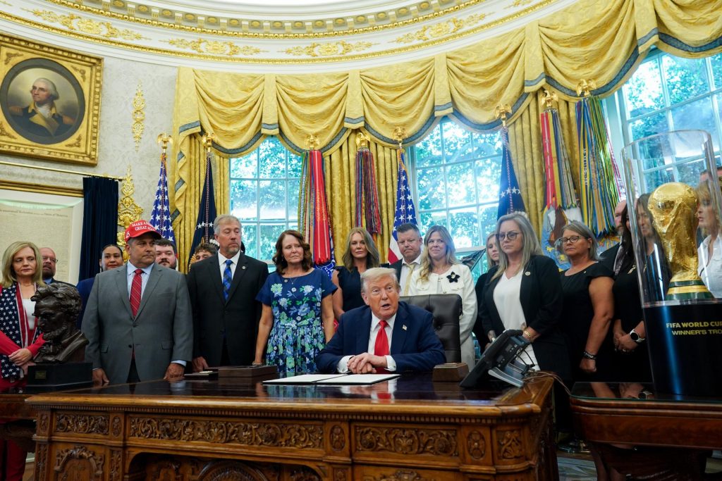 El presidente de los Estados Unidos, Donald Trump ordena eliminar fianza con exención de pago en Washington DC. EFE