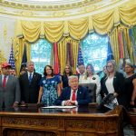 El presidente de los Estados Unidos, Donald Trump ordena eliminar fianza con exención de pago en Washington DC. EFE