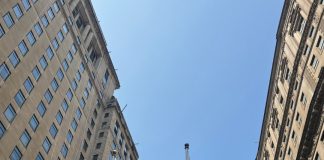 La bandera de Ecuador fue izada en Manhattan recientemente. Foto Consulado SM
