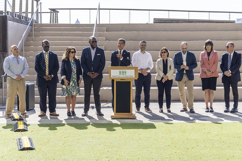 El comisionado de NYC DOT, Ydanis Rodriguez, durante la apertura de la Feria de Contrataciones, presentó a su equipo de directores y destacó la ardua labor que ha realizado todo el equipo de esta entidad. Foto NYC DOT