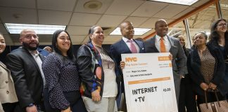 El alcalde Eric Adams anunció que garantiza internet y cable gratis para 330 mil neoyorquinos de NYCHA.