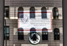 Sindicato de empleados federales pide al Congreso que reabra el Gobierno Imagen de un letrero de cierre en una de las agencias federales en Estados Unidos. EFE