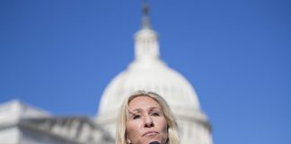 La congresista republicana Marjorie Taylor Greene pidió al Congreso aprobar un proyecto de ley para convertir el inglés en el idioma único de EEUU. EFE
