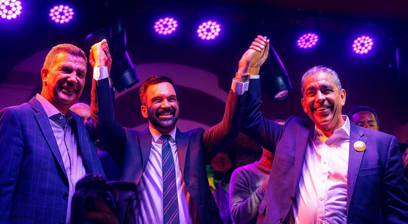 Zohran Mamdani, candidato a alcalde de la ciudad de Nueva York, junto a Ydanis Rodríguez y el congresista Adriano Espaillat. 