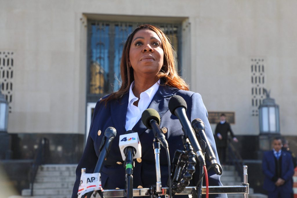 Fiscal Letitia James advierte a consumidores y exige transparencia a empresas. La ley pronto entrará en vigor