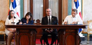 La gobernadora de Nueva York, Kathy Hochul durante su reunion con el presidente de República Dominicana Luis Abinader.