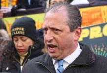 Contralor de Nueva York enfrentará juicio por arresto federal