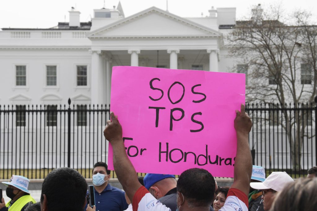 TPS Nicaragua Honduras Nepal. Una imagen de inmigrantes que pedian que no se candele el TPS. EFE archivo