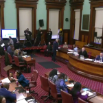 El Concejo de NYC anulará vetos clave de Adams para ampliar vivienda, derechos laborales y protección a sobrevivientes