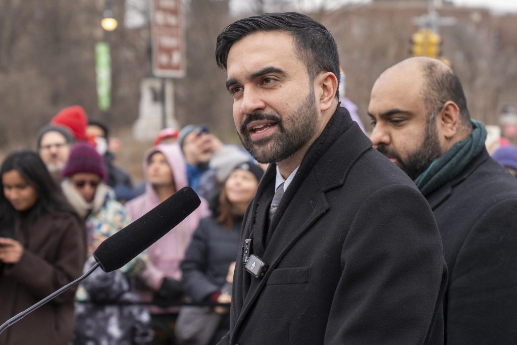 El alcalde de Nueva York, Zohran Mamdani, tildó este sábado de "acto de guerra" y "violación del derecho federal e internacional" la captura del presidente venezolano Nicolás Maduro. EFE