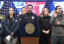 Declaran en estado de emergencia local en NYC y cancelan las clases escolares del lunes El alcalde Zohran Mamdani durante la conferencia de prensa para anunciar el estado de emergencia en la ciudad ante la tormenta de nieve que según los pronósticos afectará el domingo y lunes.