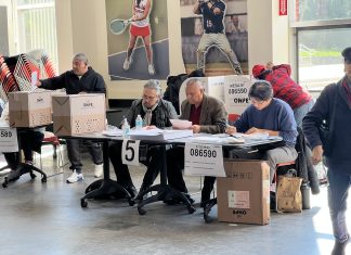 Alta participación y normalidad marcan la jornada electoral peruana en Nueva York Una de las mesas electorales, en las elecciones generales del Perú en Nueva York, el domingo 12 de abril. Foto: NYH