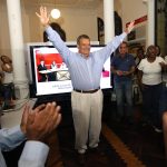 El candidato presidencial por el partido Buen Gobierno, Jorge Nieto, reacciona en su sede de campaña este domingo, en Lima (Perú). EFE/ Paul Vallejos