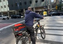 Un trabajador deliverista que trabaja con empresas de aplicaciones. Foto NYH archivo