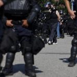 Agentes son criticados por incumplir la orden de un juez federal que prohíbe realizar detenciones a inmigrantes en el interior de la Corte de Inmigración. EFE