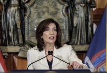 La gobernadora Kathy HOchul durante su anuncio del presupuesto estatal. Foto NYS