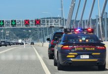 La policía estatal y local realizan un operativo en las autopistas para detectar placas falsas y conducción peligrosa. Foto NYSTA