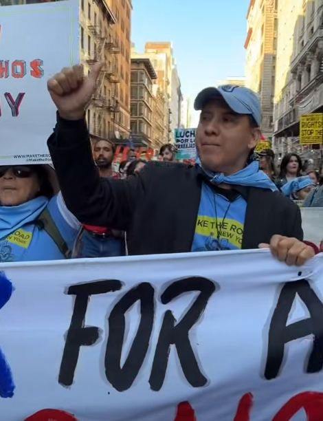 Otro líder del movimiento laboral inmigrante, durante la protesta en Washington Square Park.