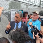 Espaillat denuncia abusos en centro de ICE